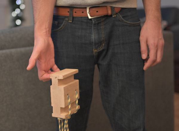 a crimp block in use with the hand in a half-crimp on the 10mm edge